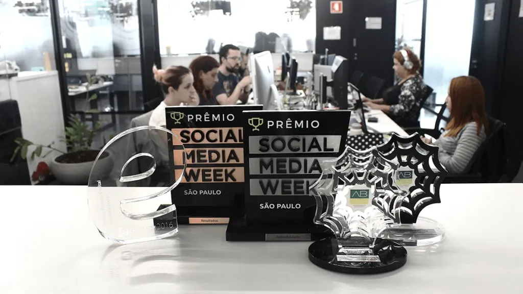 Prêmios Social Media Week São Paulo conquistados por Juliano Kimura