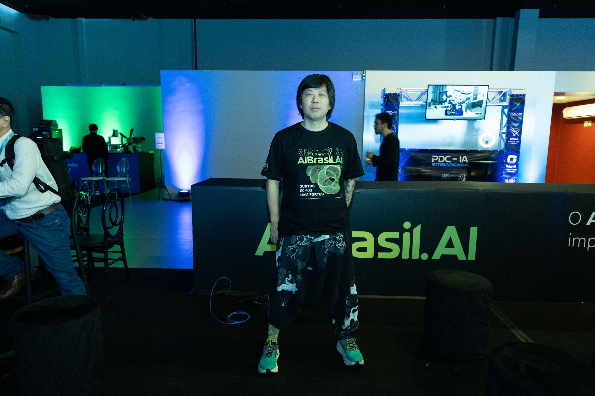 Juliano Kimura no estande AIBrasil.AI